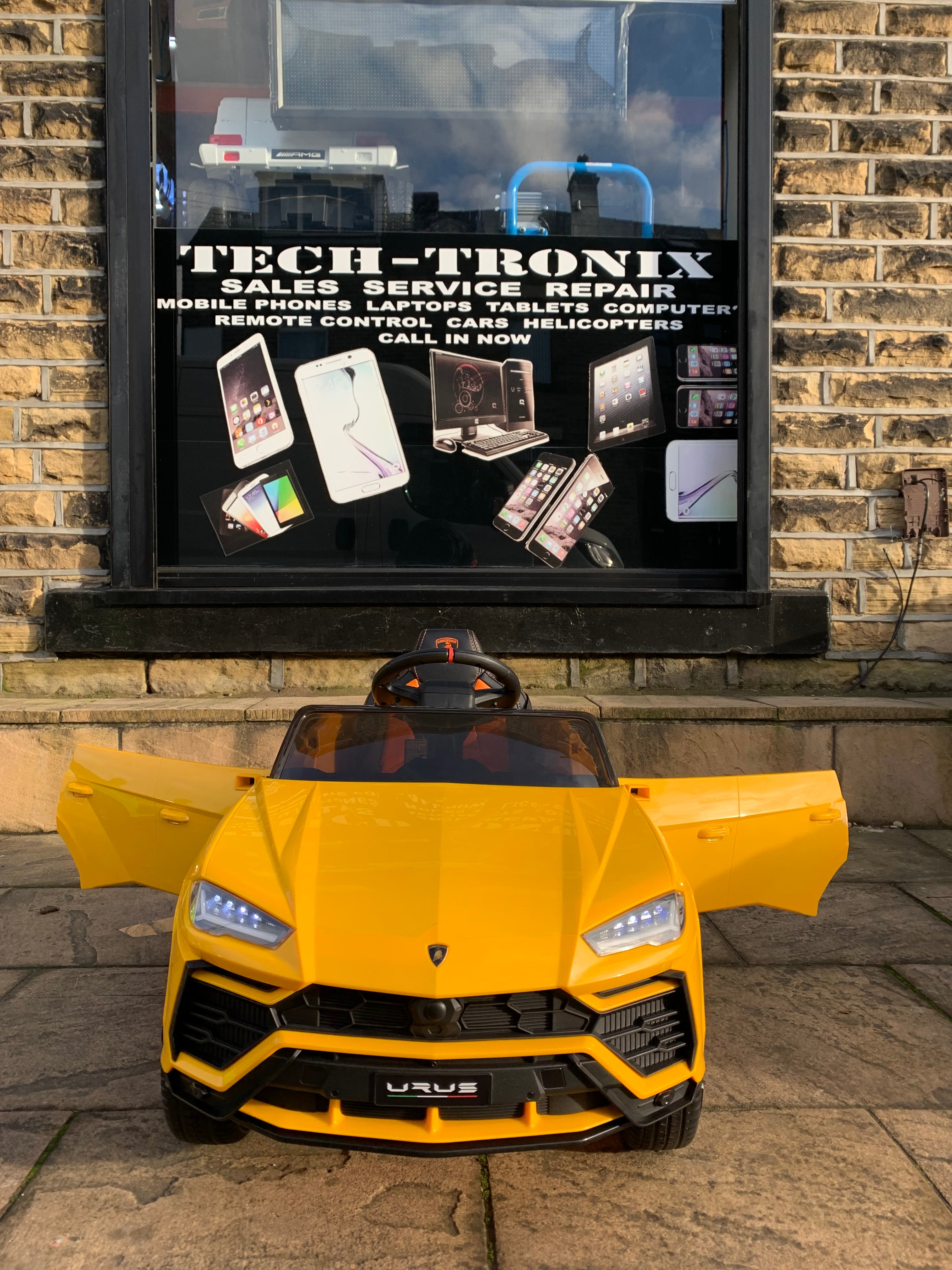 Lamborghini Urus, Leather Seats, Rubber Tyres,Remote & Self Drive