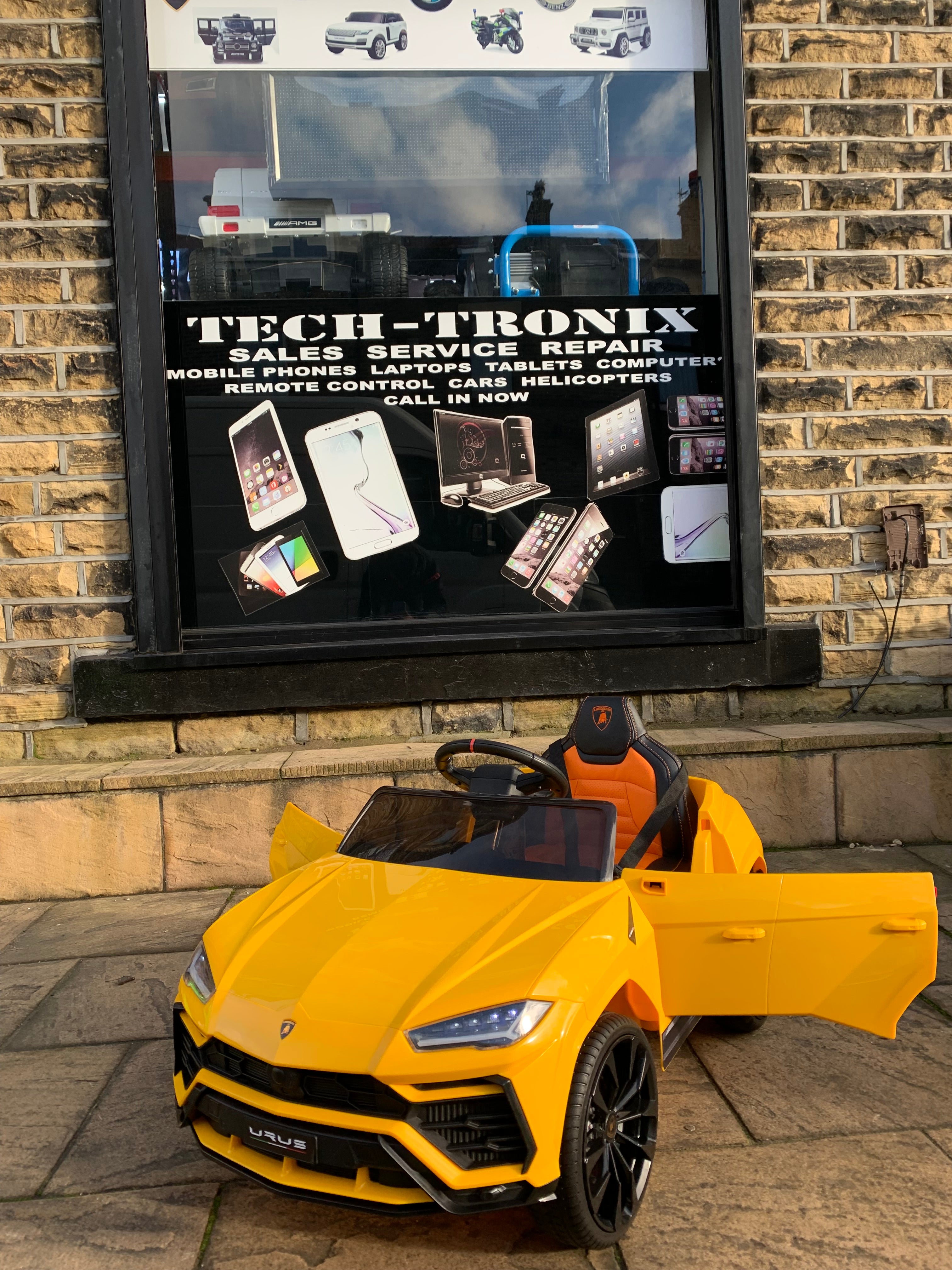 Lamborghini Urus, Leather Seats, Rubber Tyres,Remote & Self Drive