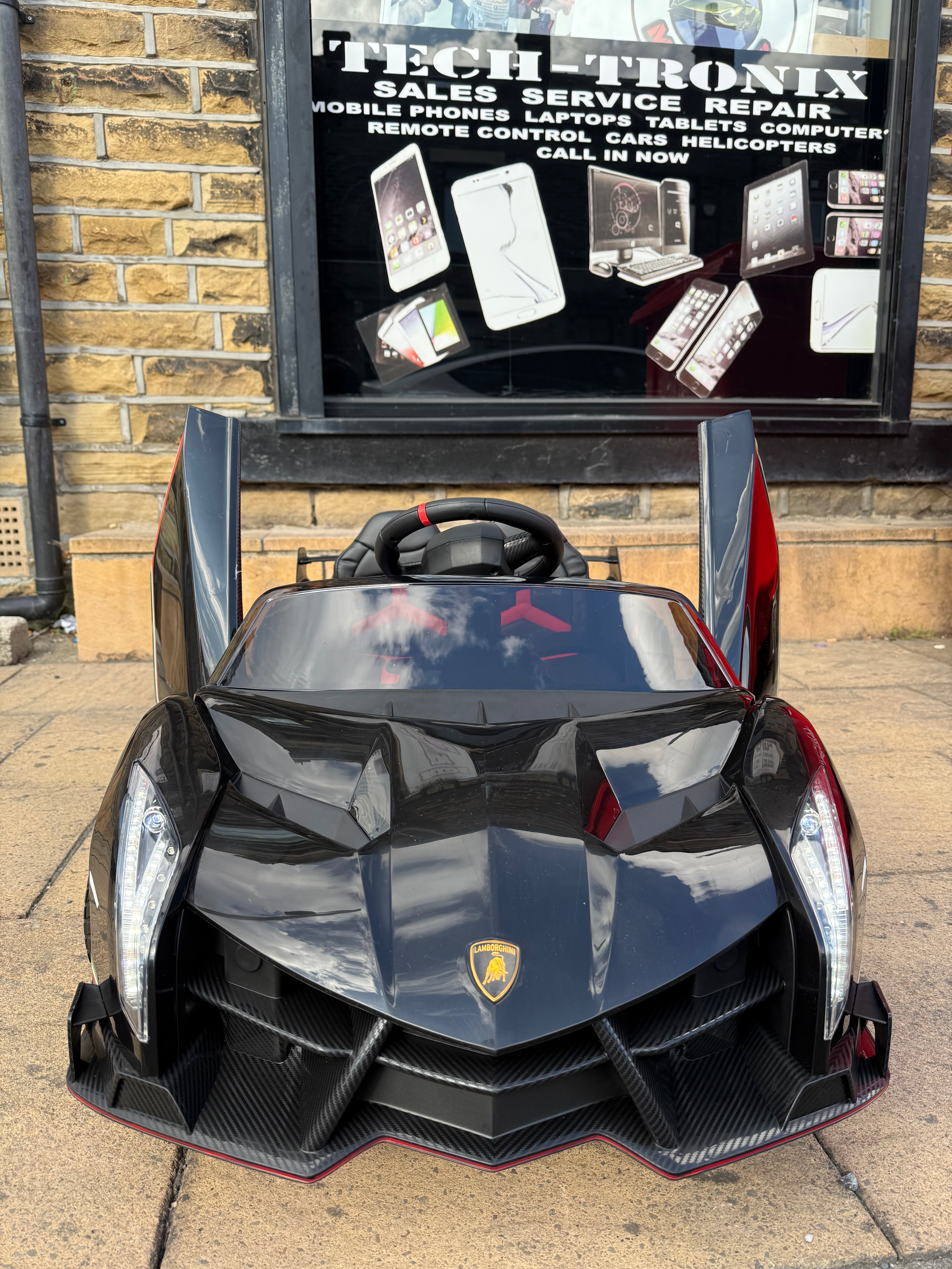 Kids Lamborghini Veneno 12v Ride on Electric Car with Remote, Leather Seats & Rubber Tyres