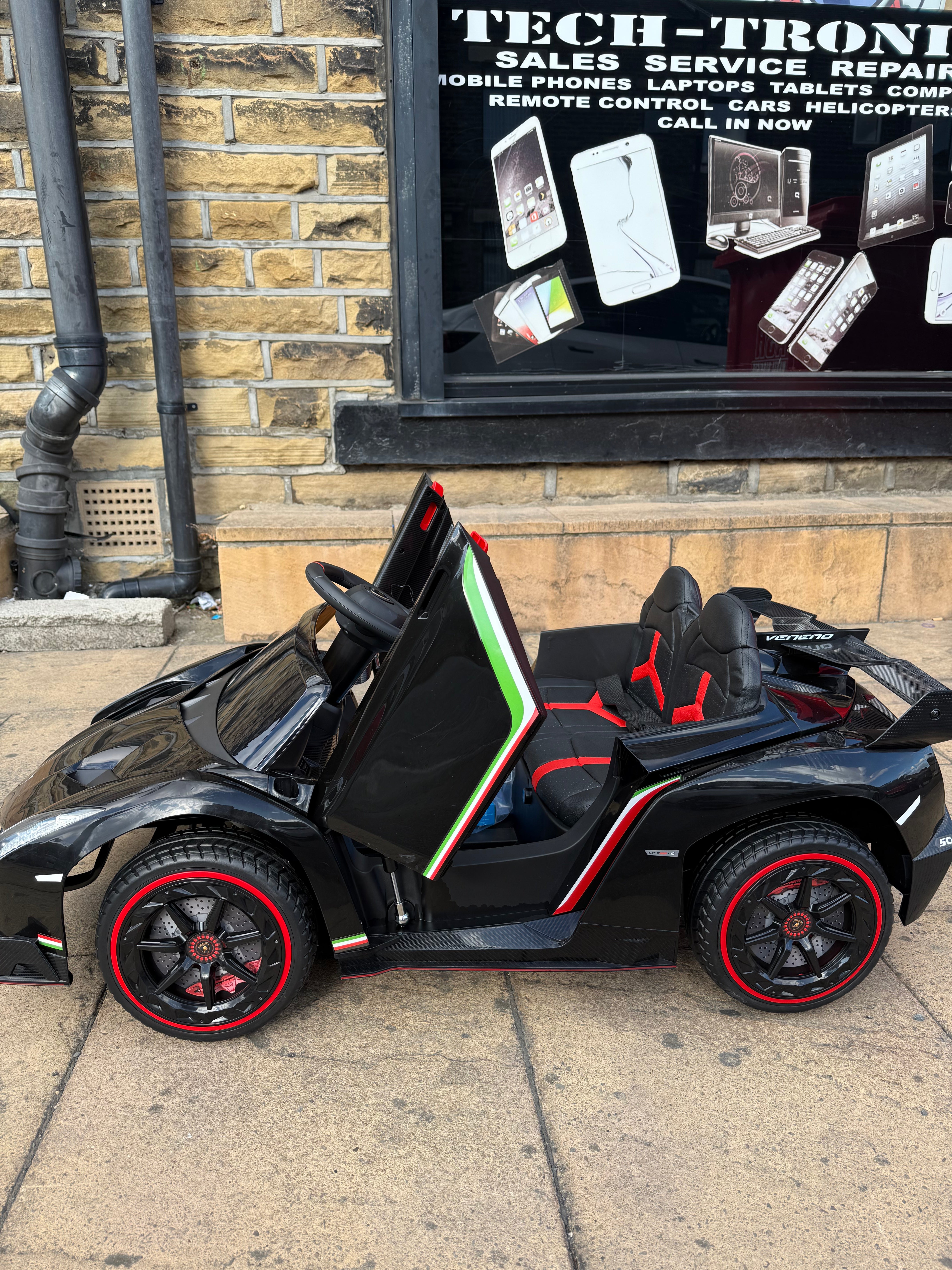 Kids Lamborghini Veneno 12v Ride on Electric Car with Remote, Leather Seats & Rubber Tyres